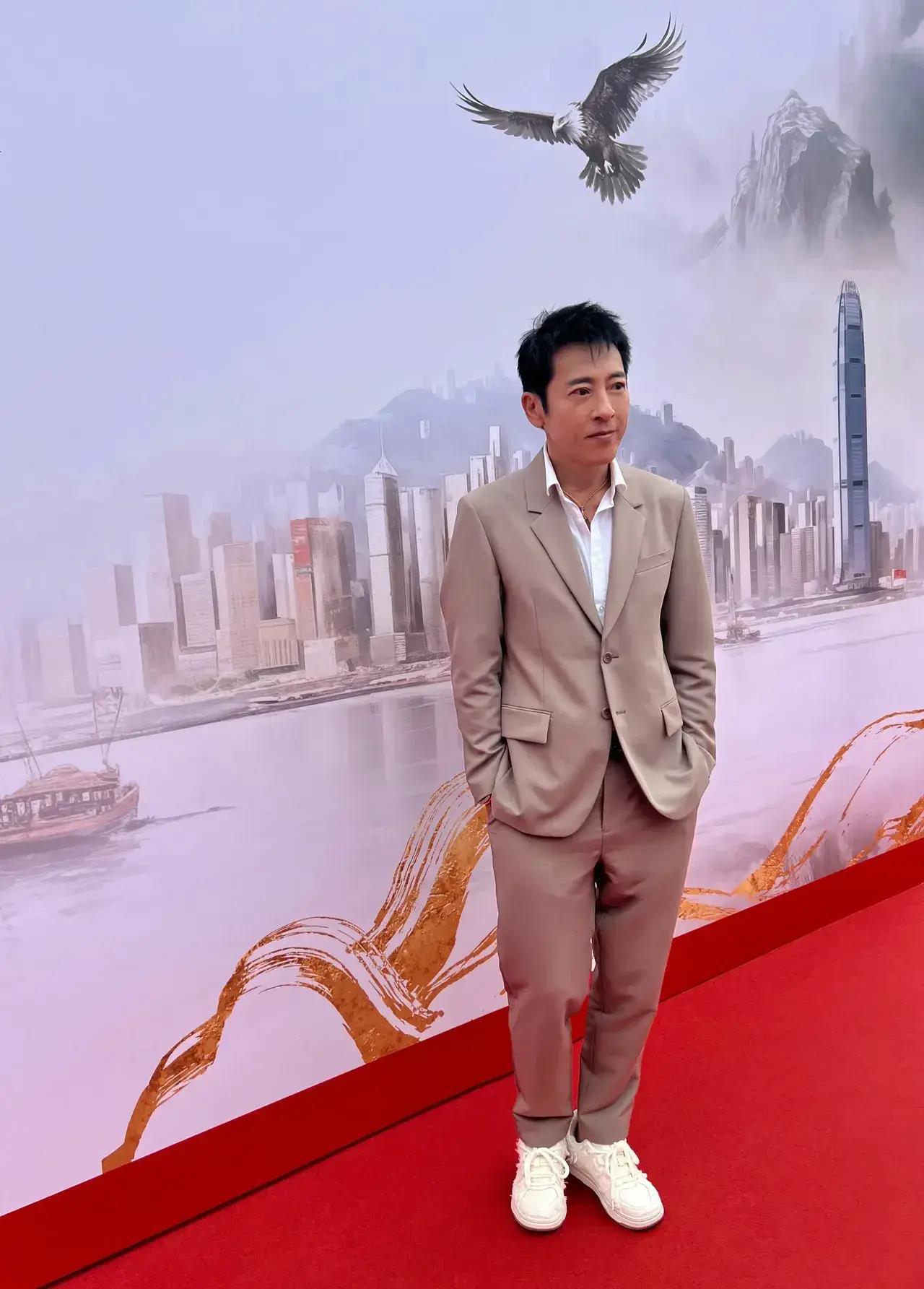 吕颂贤现身金庸诞辰百年纪念活动 吕颂贤作为一位资深演员,曾在多部