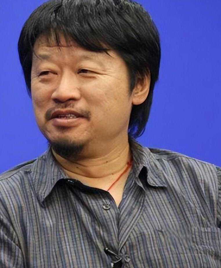 欢乐颂》等作品跃升为当红小生,其演艺事业的成功背后,离不开孔笙导演