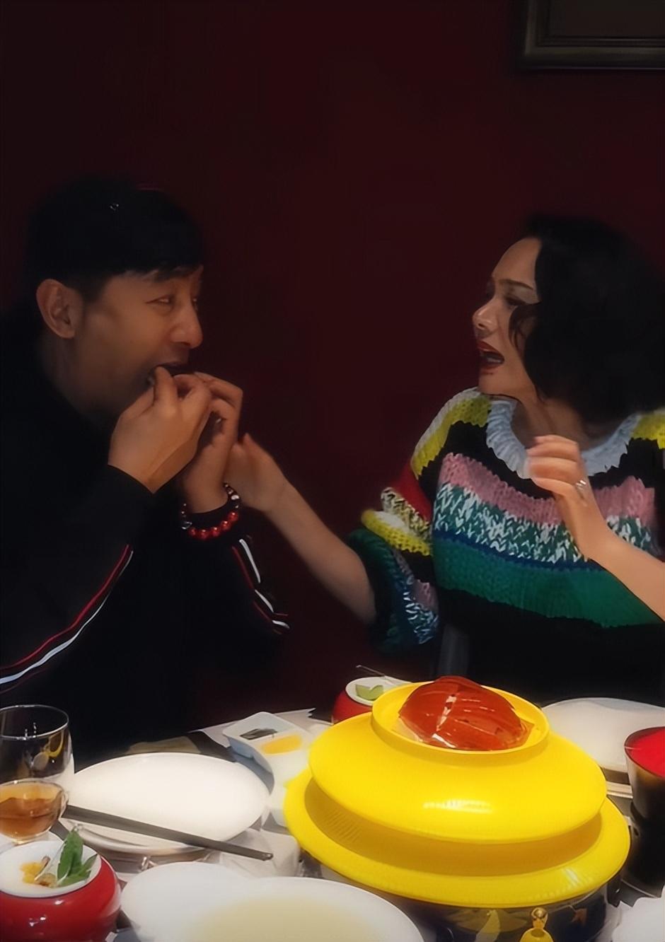 郭晓东返乡庆母76岁生日,孝心满满却遗憾缺席妻子程莉莎 郭晓东,一位