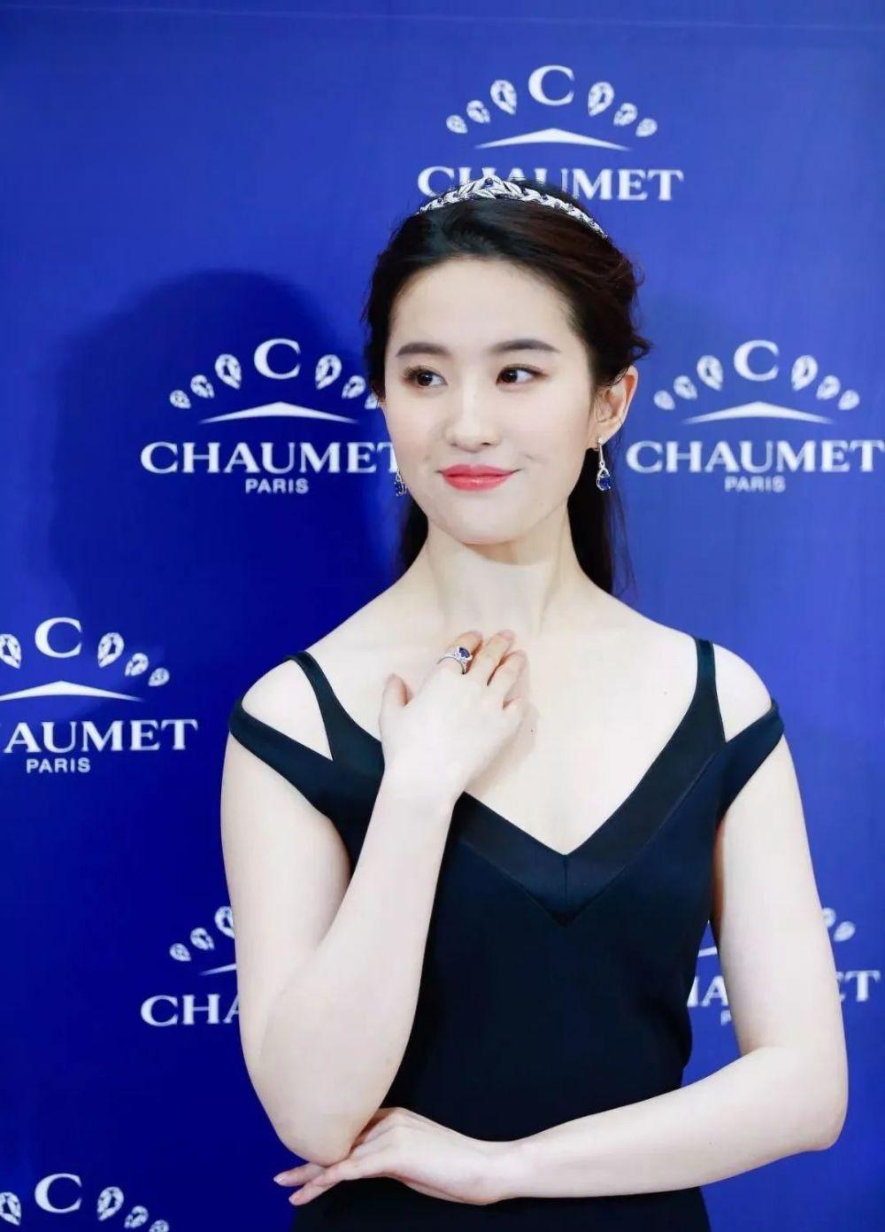 刘亦菲的多重魅力 刘亦菲作为一位优秀的演员,她敢于尝试不同的表现