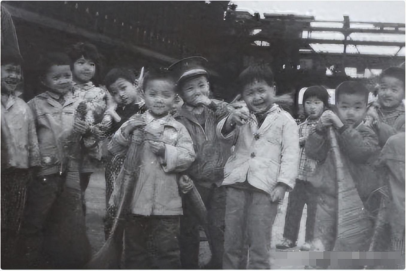 小朋友们1958图片