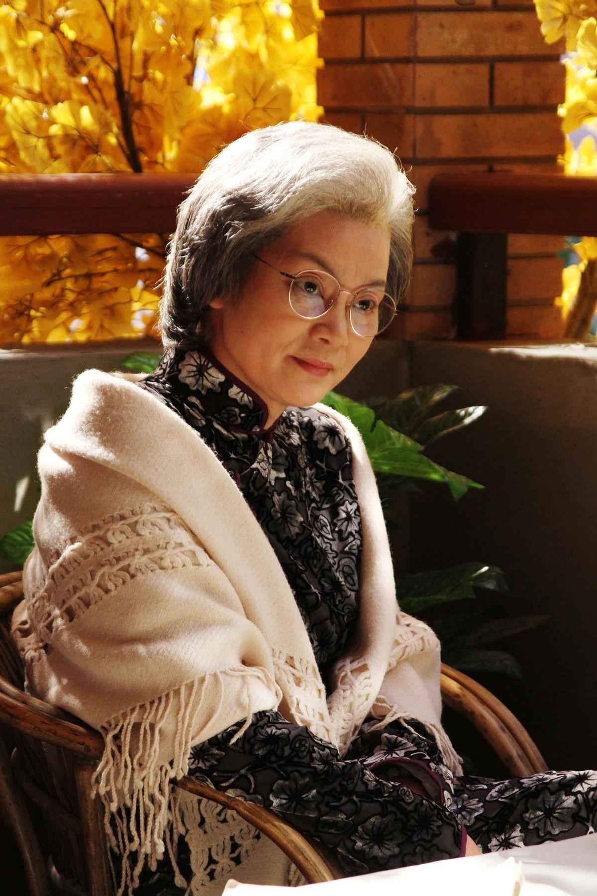 潘虹与米家山的婚姻纠葛:娱乐圈背后的商业逻辑与情感抉择 潘虹,这位