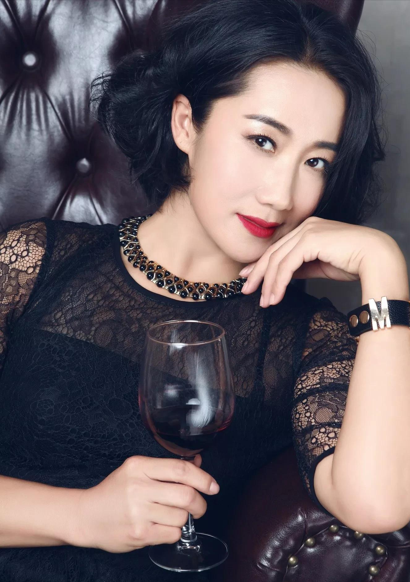 敦煌艺术世家出身,郭虹勇敢追梦成演员 郭虹出生于甘肃敦煌,一个艺术