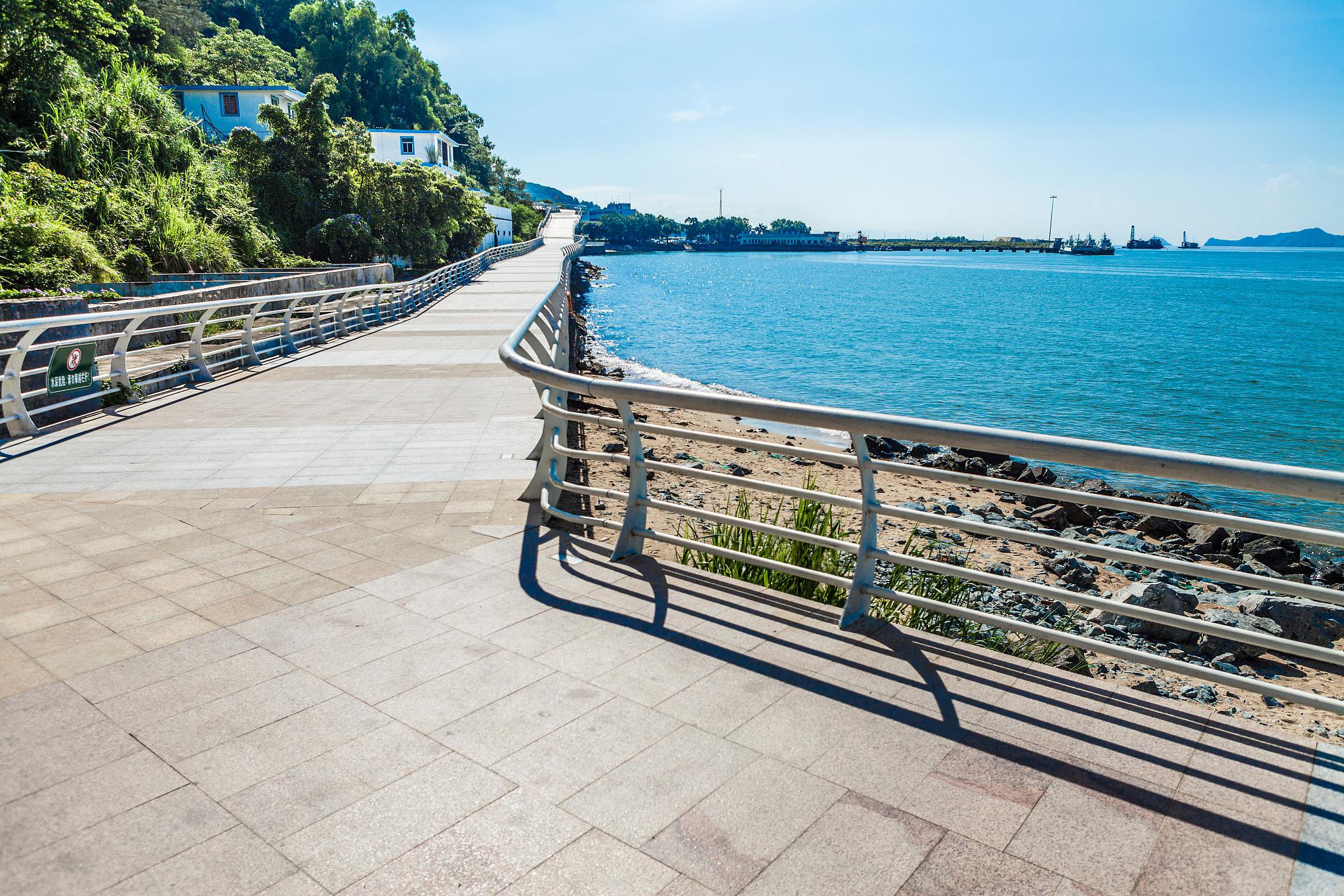 深圳公园:绿意盎然的休闲胜地 深圳,这座面积虽小,却拥有超过1200个