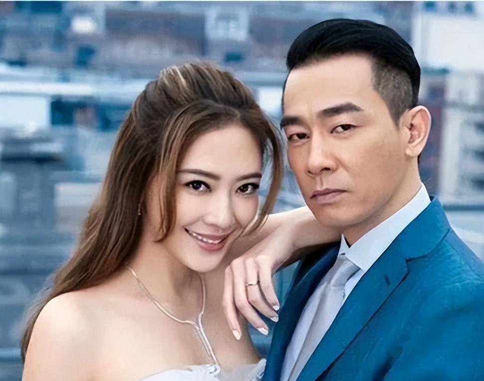 陈小春夫妇的模范爱情:卑微中的坚持与相互理解 陈小春与应采儿的爱情