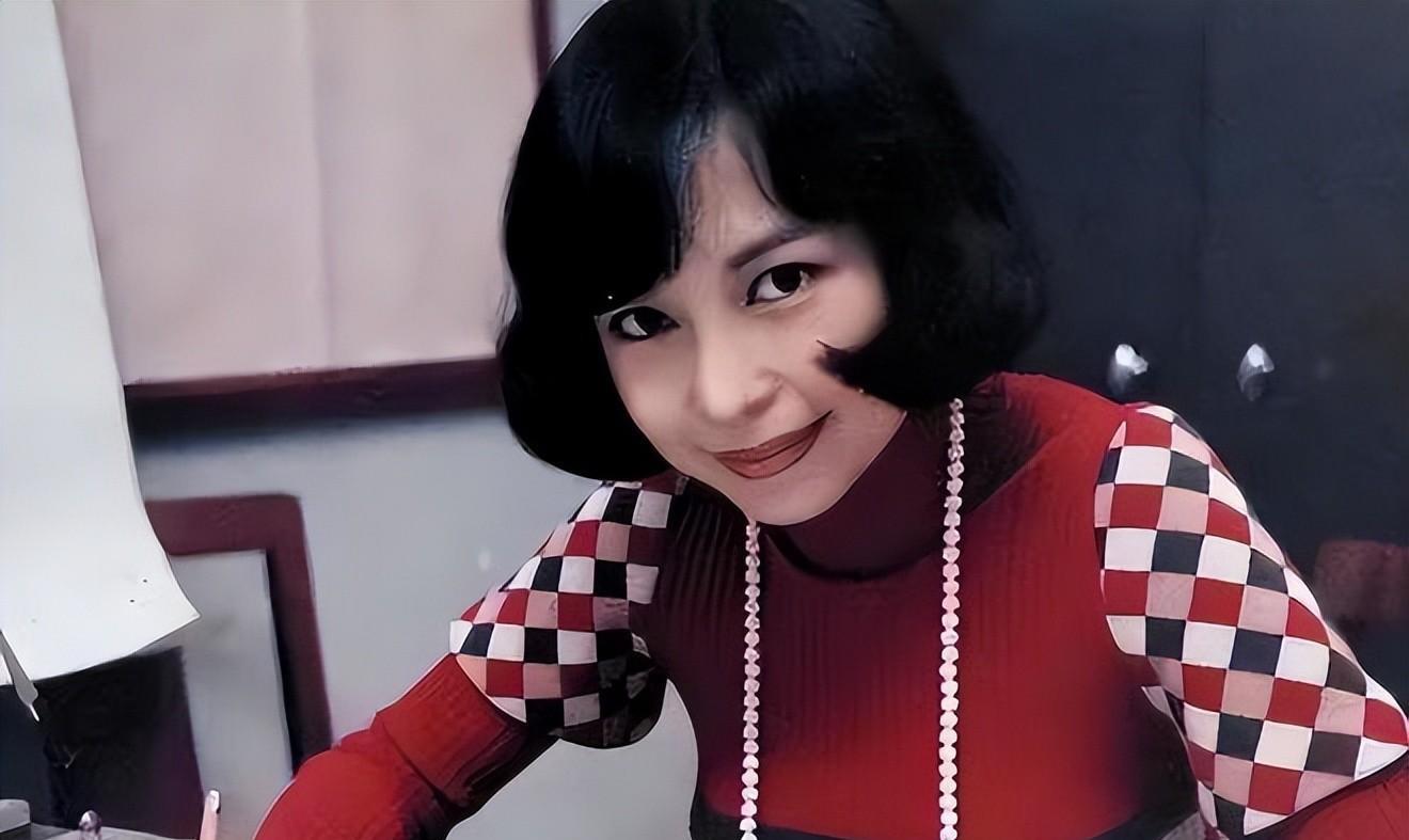狄娜:从艳星到实业家的传奇人生,为航天事业贡献卓越力量 狄娜,一个