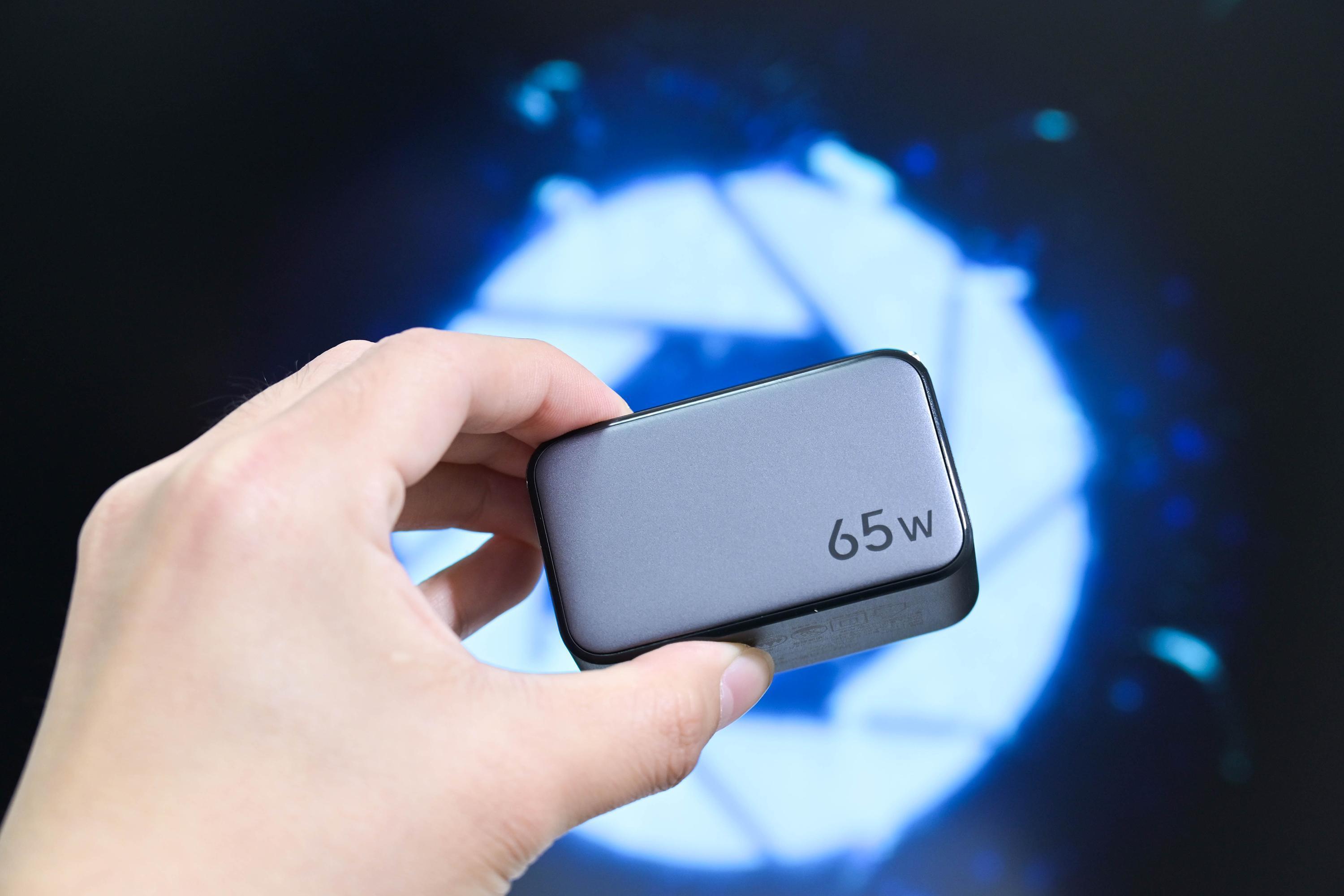 绿联创新科技:30w q湃机器人充电头引领智能充电新时代 绿联发布全新