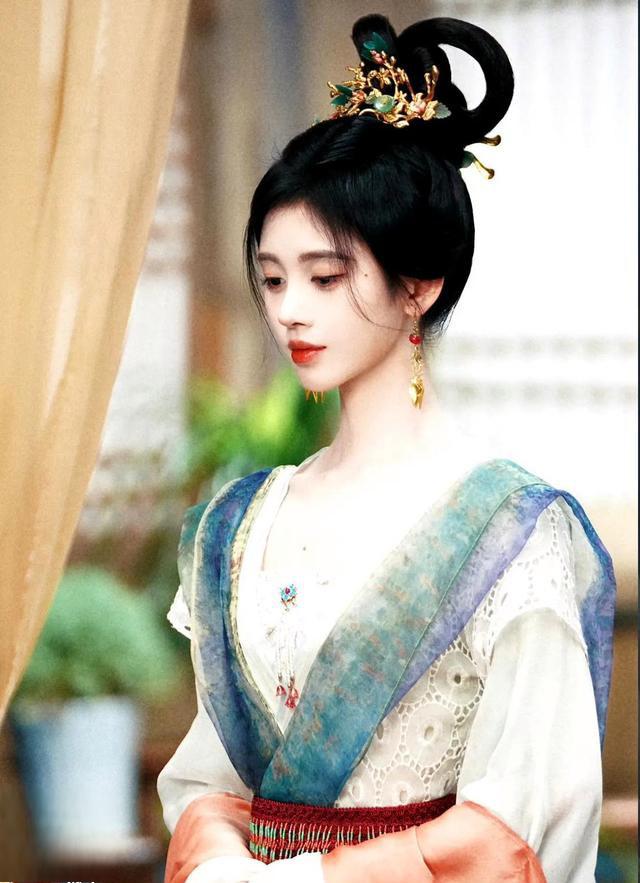 同龄演员郑合惠子圈粉 花间令》是一部由鞠婧祎和刘学义主演的古装