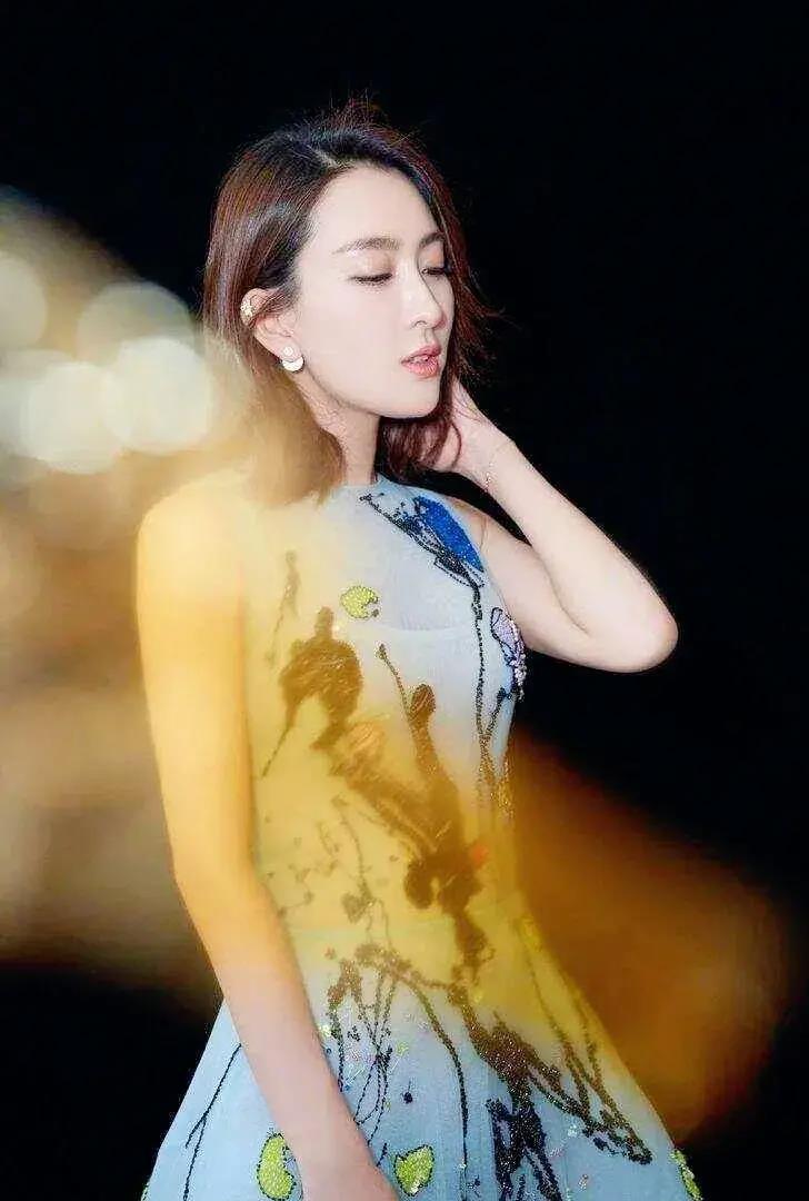 马苏:逆境中的坚韧与辉煌 马苏在社交媒体上公开谴责家暴,引发了广泛