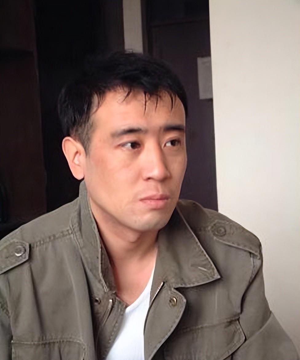 于和伟:从话剧舞台到影视巅峰,与初恋妻子共谱恩爱传奇 于和伟,这位在