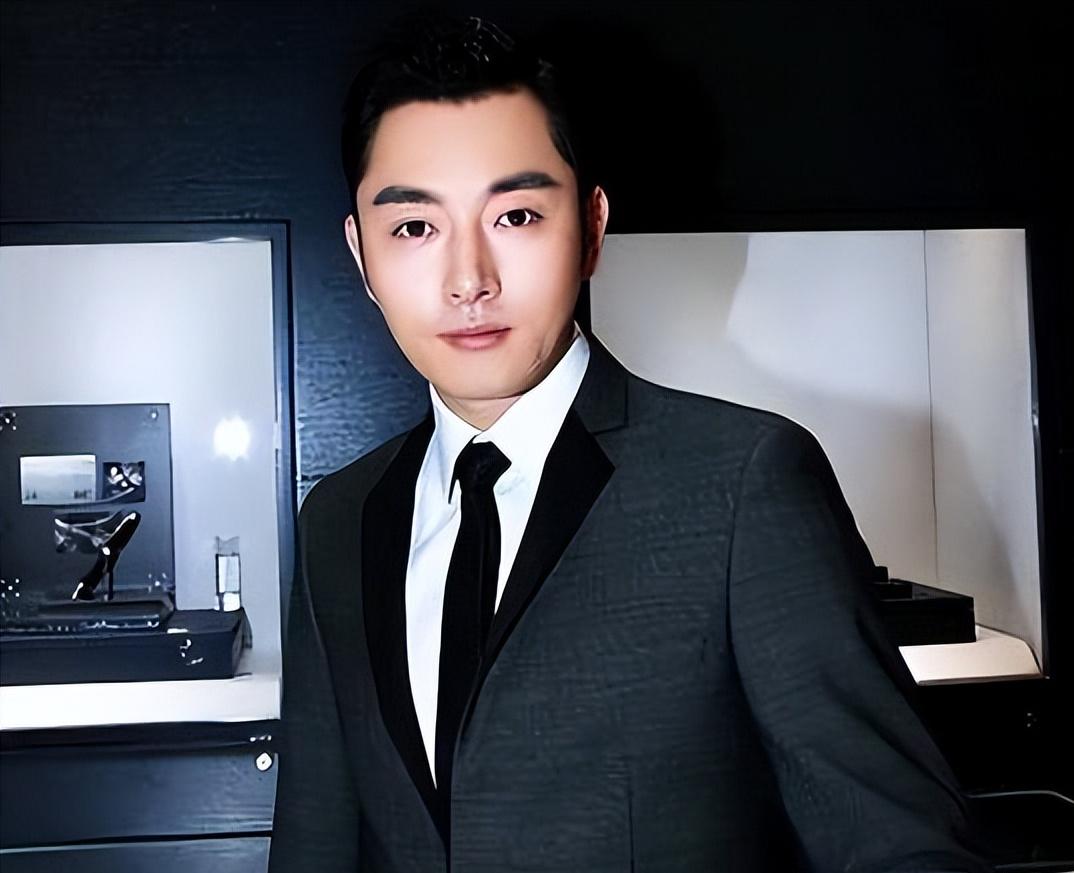 李东学:另一个圈子里红得发紫 李东学的演员之路并非一开始就是计划好