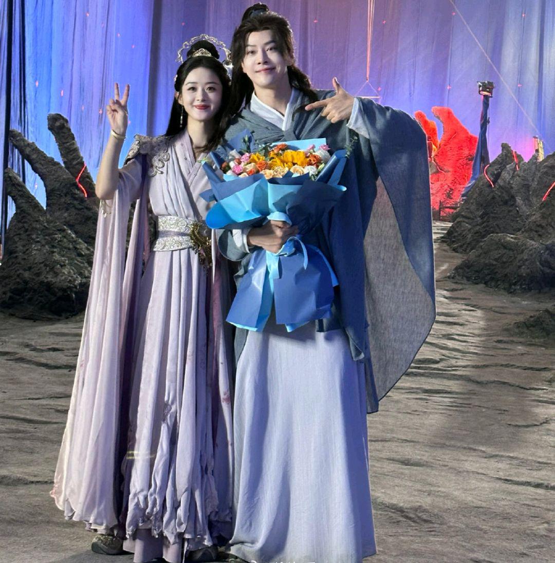 赵丽颖与徐海乔荧幕再聚首,从兄妹到父女,网友调侃户口本升级 赵丽颖