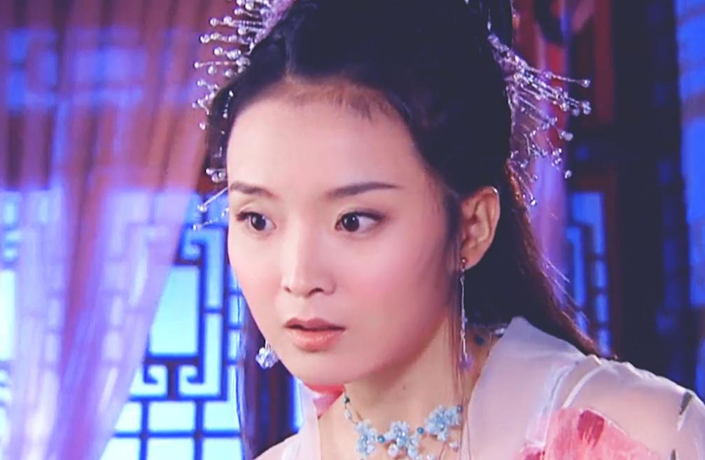 实力演员王艳:真实的自己,才是最美的 王艳,这位曾经以《还珠格格》中