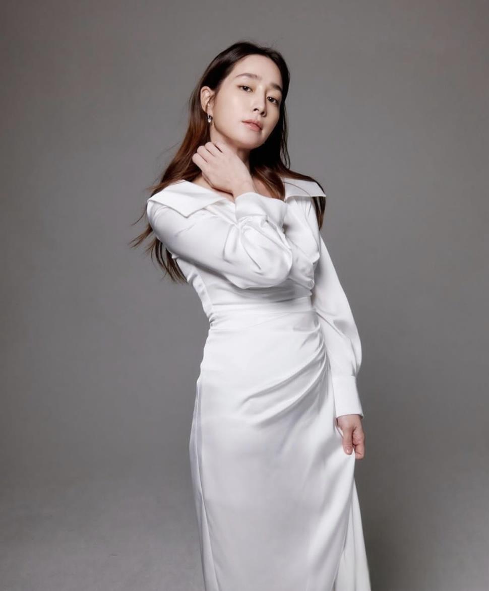 李敏贞分娩两个月后重回全盛期的美貌 演员李秉宪的妻子李敏贞在分娩