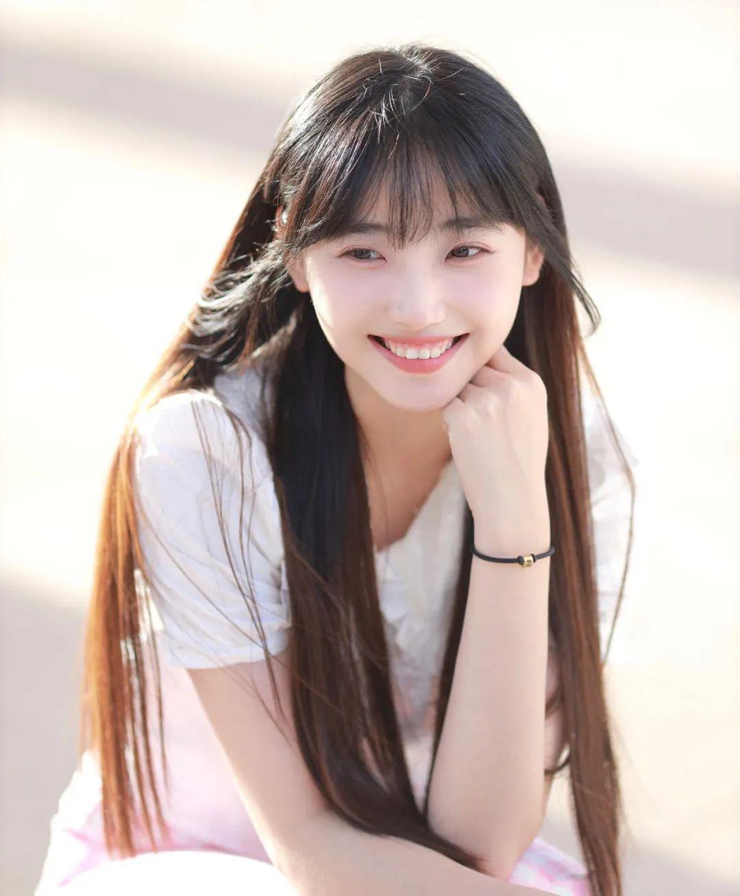 出道十几年,靠着《南来北往》大结局中饰演牛大力的新女友火了起来