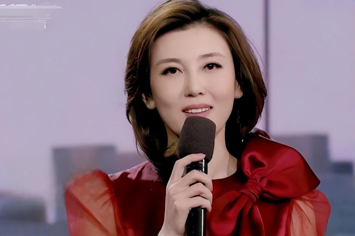 李红:从农村妹到央视一姐 李红,央视主持人,优雅高贵,形象满分,但背后