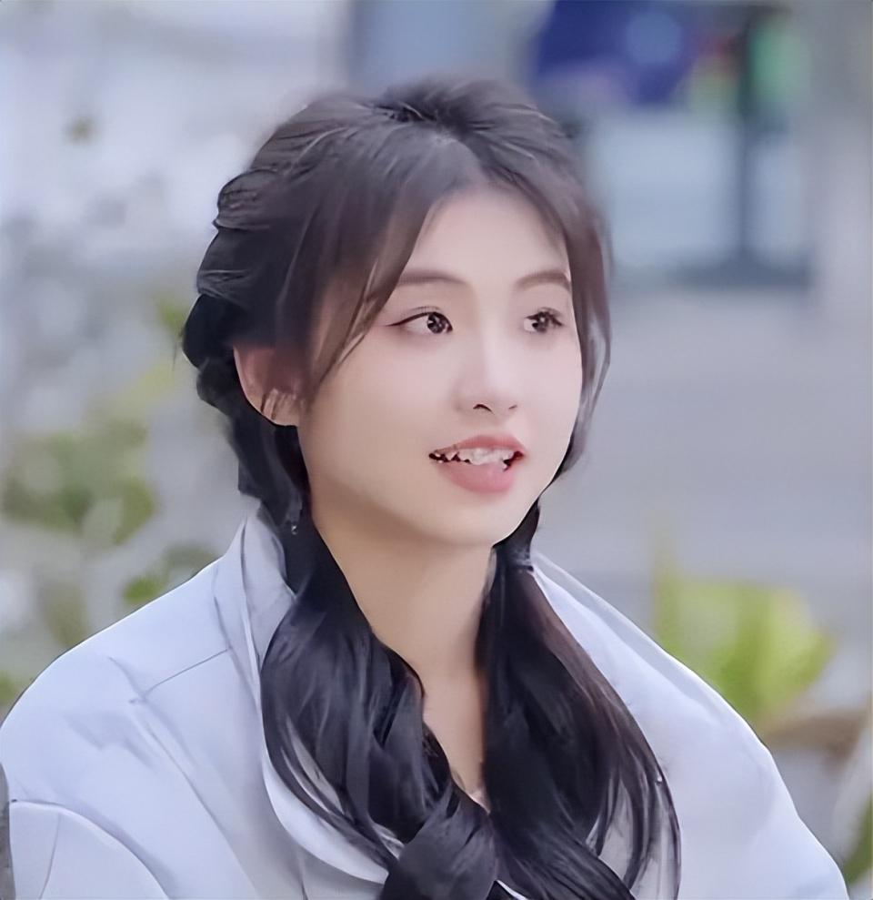 在娱乐圈的浩瀚星海中,短剧正逐渐成为一颗璀璨的新星.
