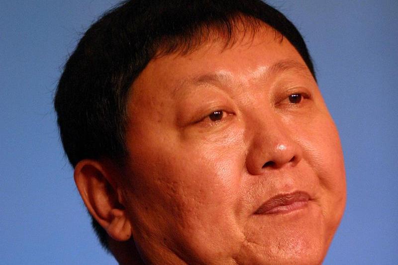 牛根生,蒙牛乳业的传奇创始人,以智慧和坚韧在乳制品行业铸就辉煌.