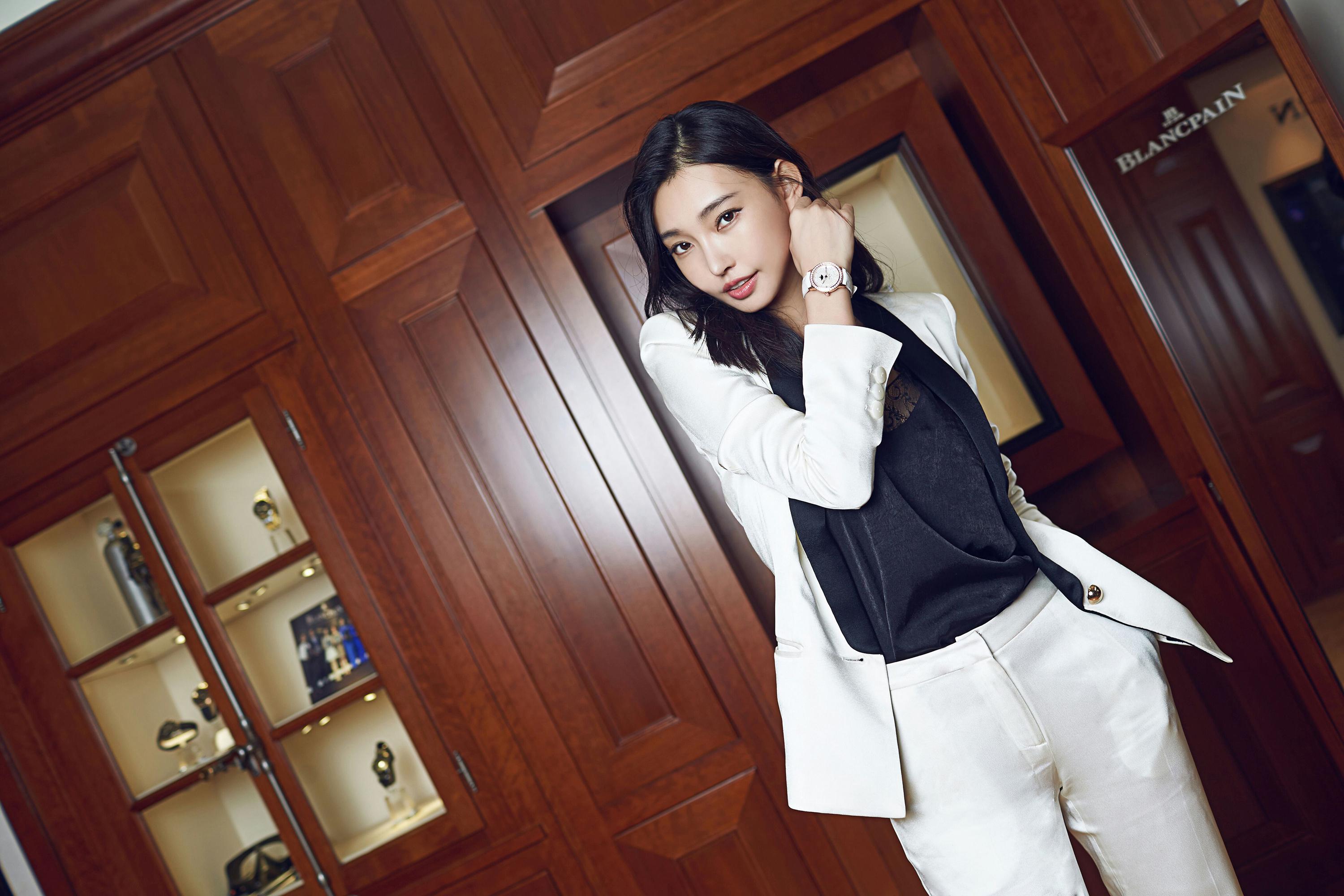 晶女郎童菲:从电影学院到影坛新星的华丽转身 童菲是王晶发掘的晶女郎