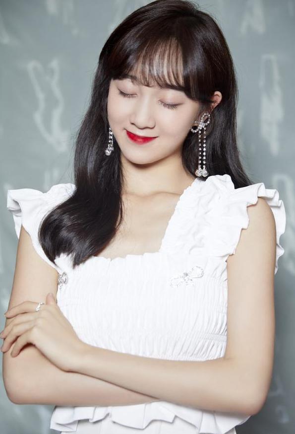 李子璇旗袍造型惊艳娱乐圈,潮流与经典的完美融合 李子璇在《金曲青春