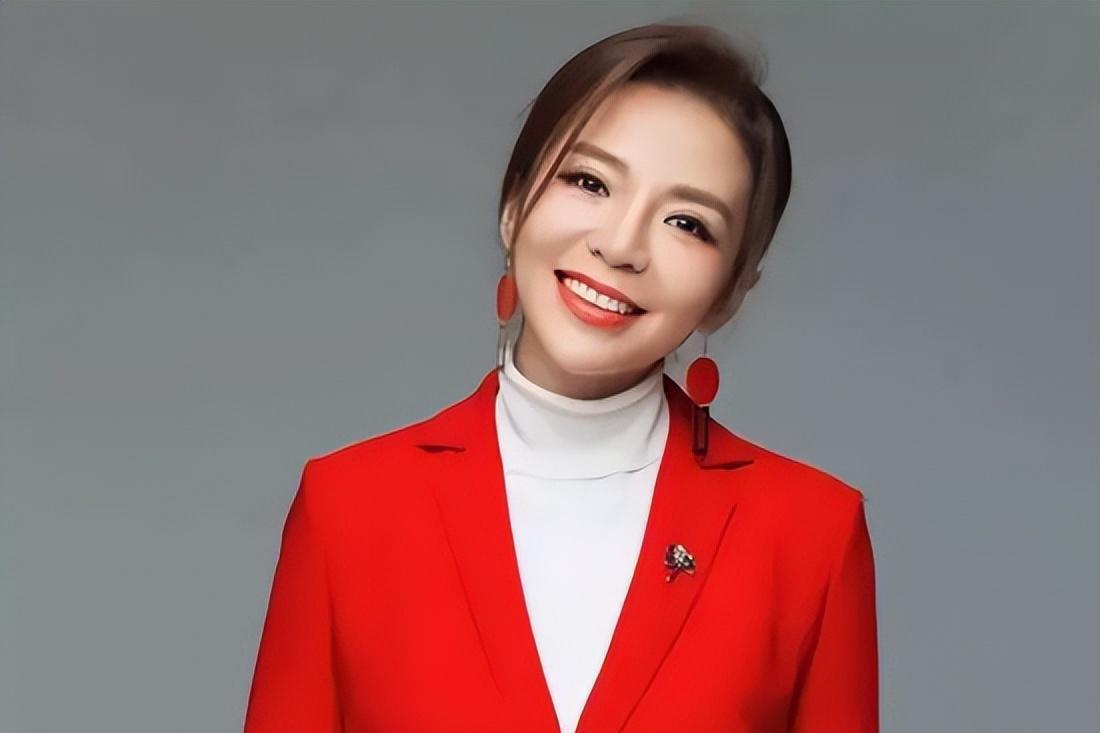 朱迅:逆境中的坚韧与家庭的力量 朱迅,央视的知名主持人,她的职业生涯