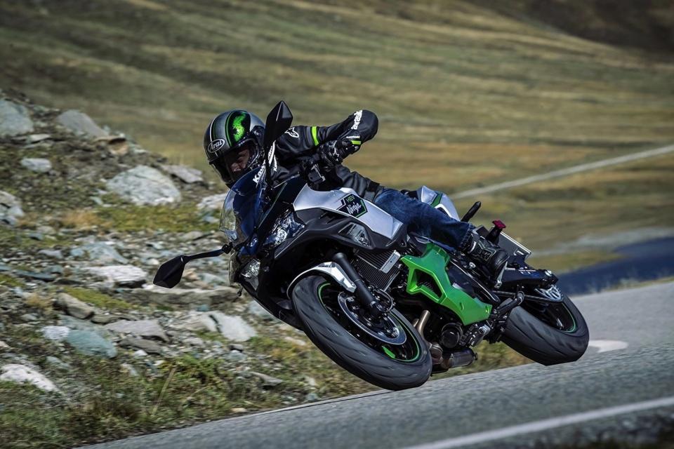 用户呼吁回归驾驶乐趣 川崎摩托发布了首款纯电动摩托车e-1,尽管其