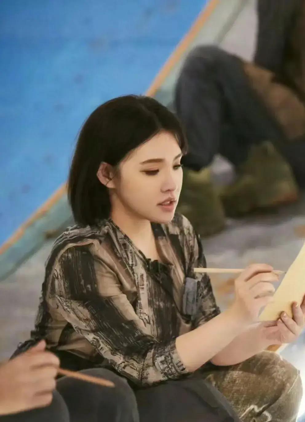谢依霖:从谐星到气质美女,娱乐圈的励志典范 谢依霖,曾以搞笑形象深入