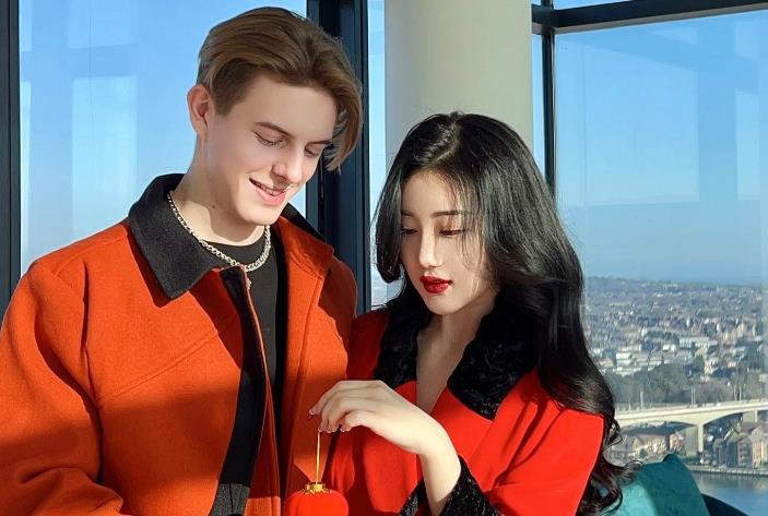 百万级cp网红涉嫌诈骗 高颜值异国情侣alfie和angel涉嫌诈骗,女网红