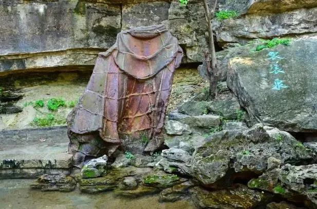 济南长清灵岩寺:泰山幽谷间的千年古刹 灵岩寺,位于济南长清万德街道