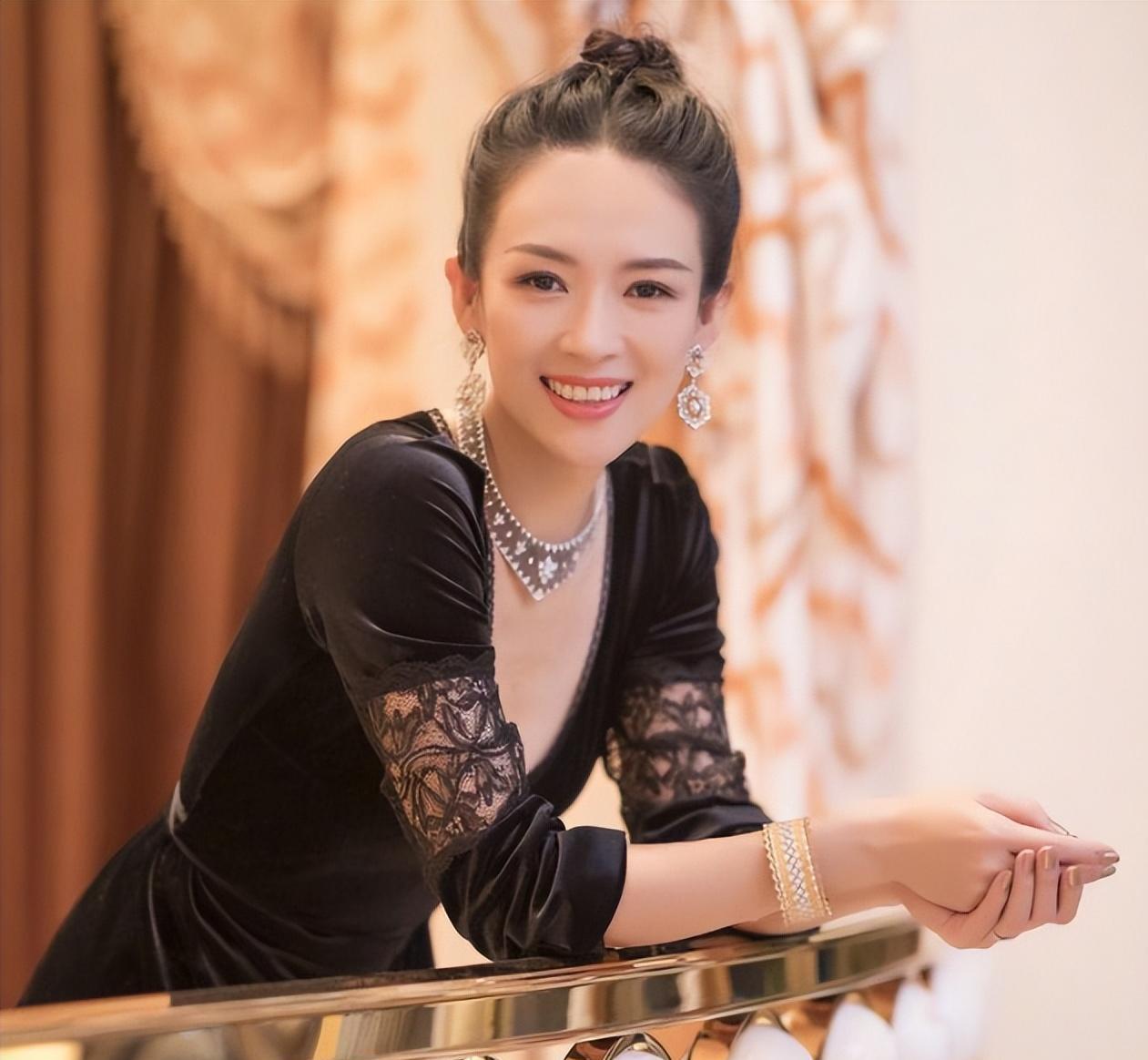 曾黎:佛系女星的多元幸福 曾黎这位娱乐圈的佛系女星以独特的选择和