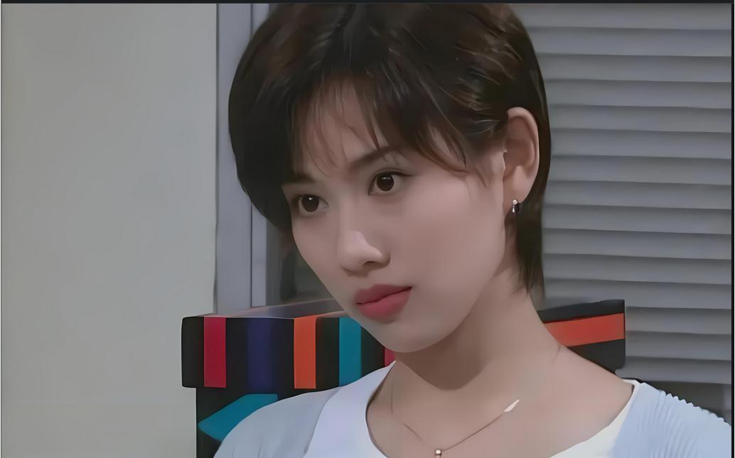 tvb女星穿古装颜值差距 陈松伶拥有独特的气质和个性特征,虽然面容