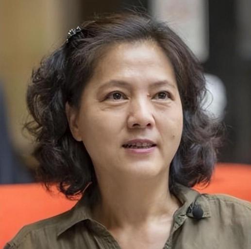 从袁玫的"扮丑"到"制片人"之路,看娱乐圈演技与颜值的较量 在娱乐圈的