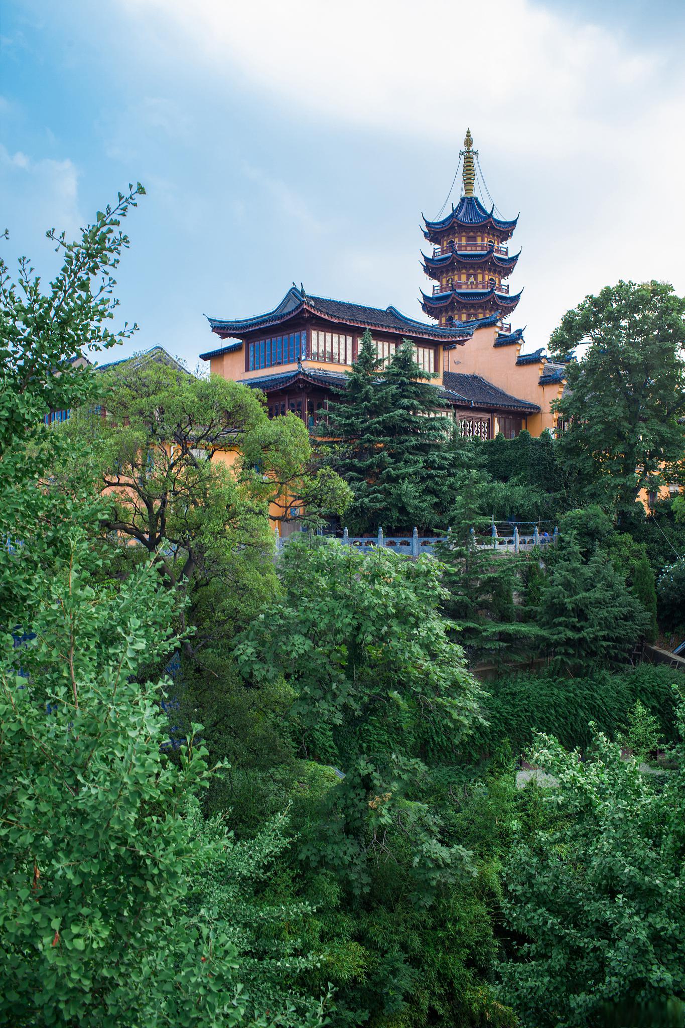 南京古鸡鸣寺:历史与文化的见证者 鸡鸣寺,一个充满历史与文化底蕴的