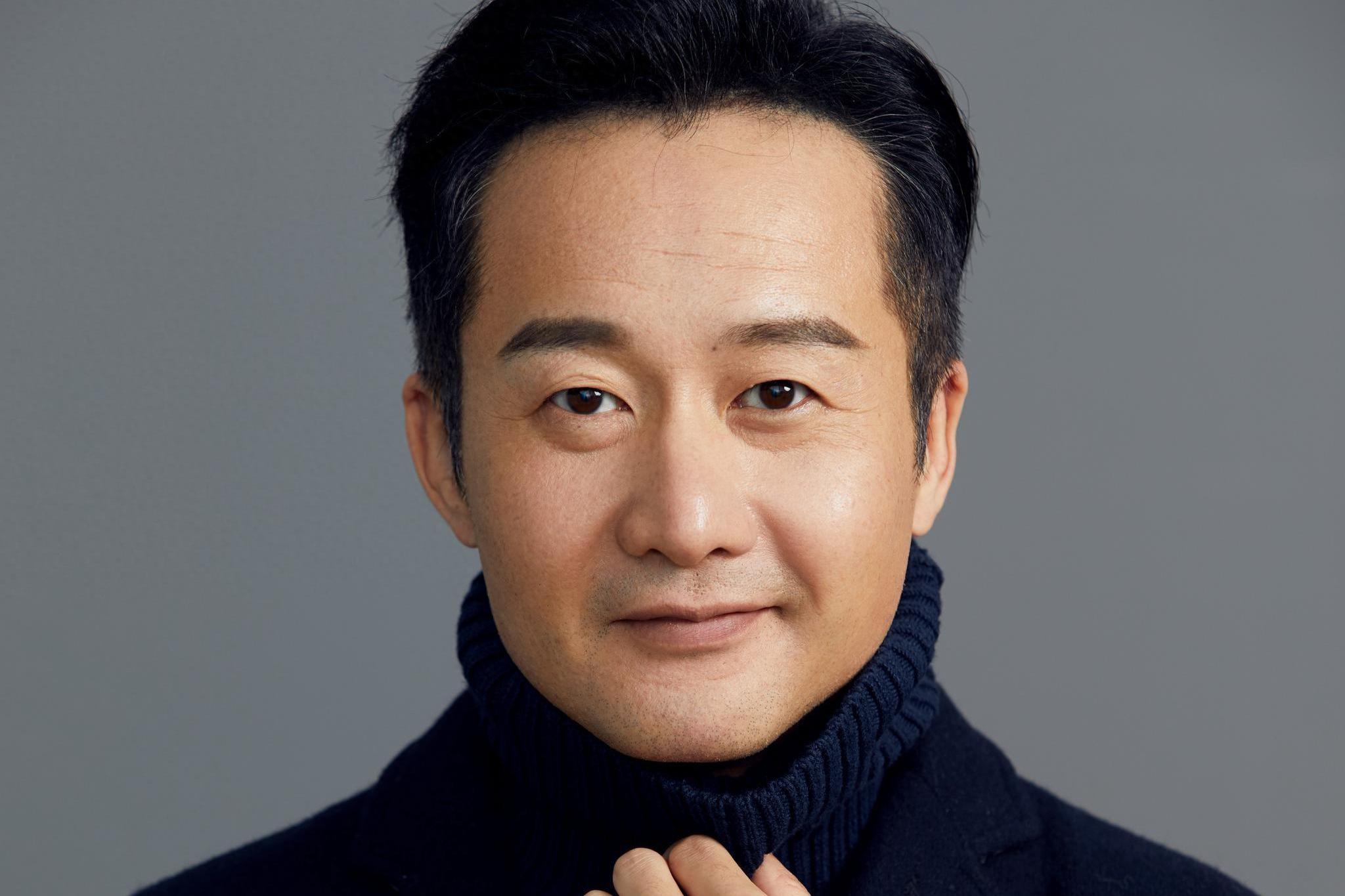 岳旸:18年熬成"反派脸",表演之路永不言弃 岳旸,29岁入行苦熬18年