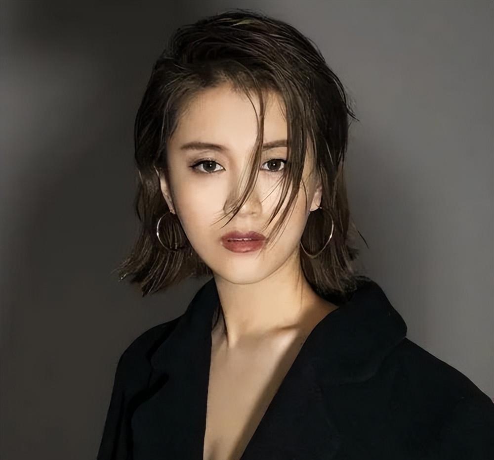 中国好声音》李嘉格:舞台光芒不减,音乐之路愈发坚定 李嘉格,一位才华