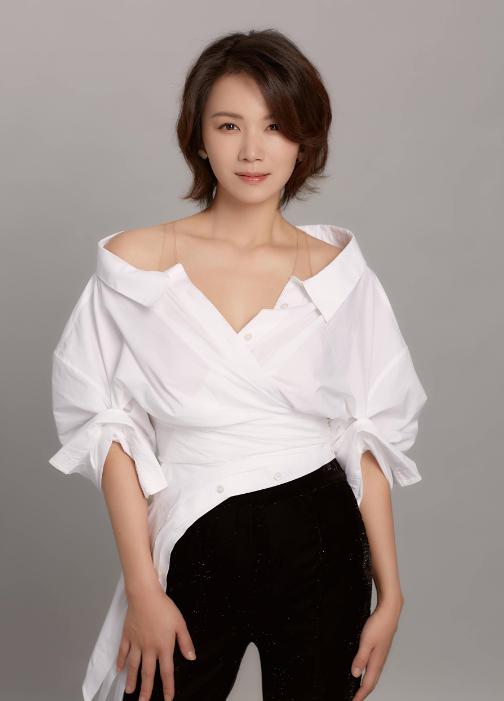 金华,这座浙江省的城市,孕育了四位杰出的女明星:朱丹,曹曦文,单依纯