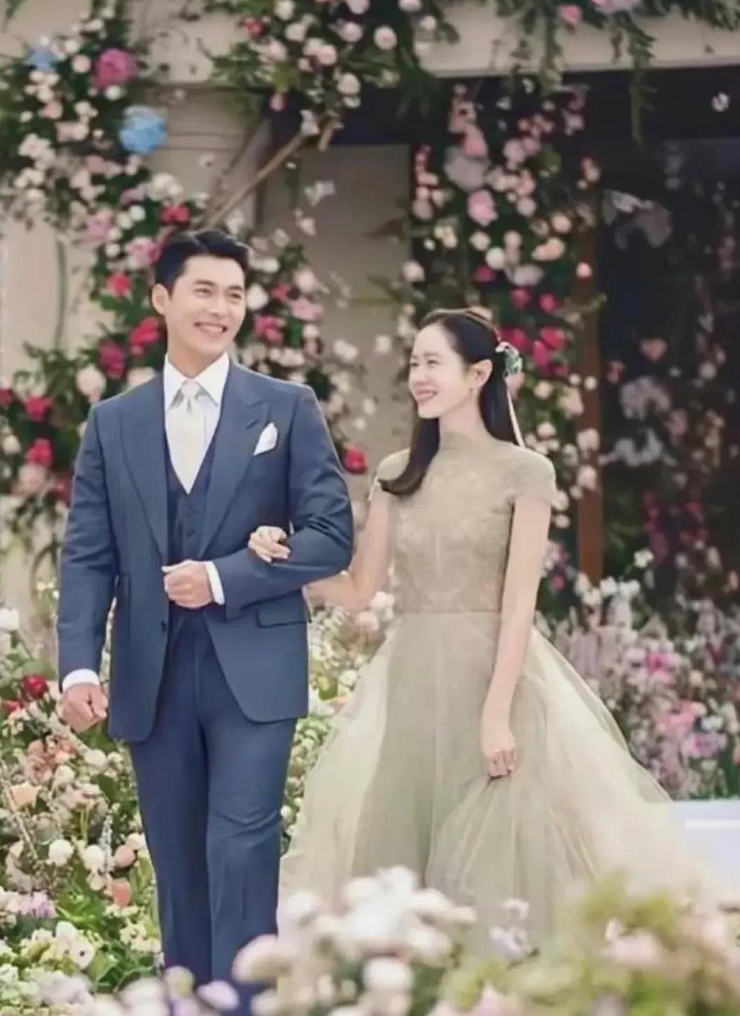 mlb棒球赛在首尔举行,孔刘,李栋旭和玄彬孙艺珍两对国民情侣同框合影