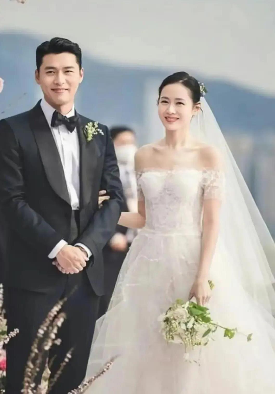 mlb棒球赛在首尔举行,孔刘,李栋旭和玄彬孙艺珍两对国民情侣同框合影