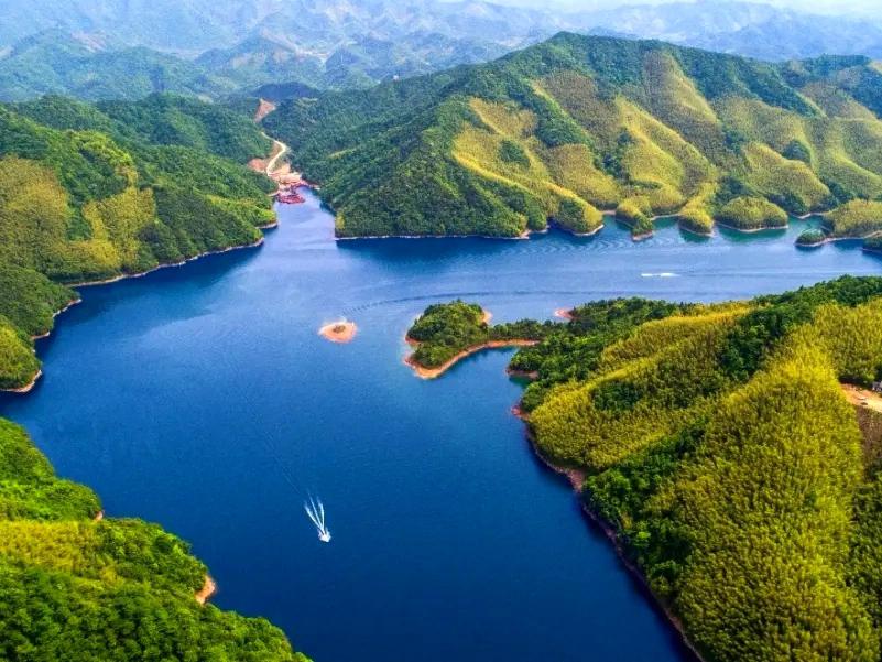 宁国夏霖九天银瀑布风景区:一个神秘而美丽的仙境 在这片神秘而美丽的