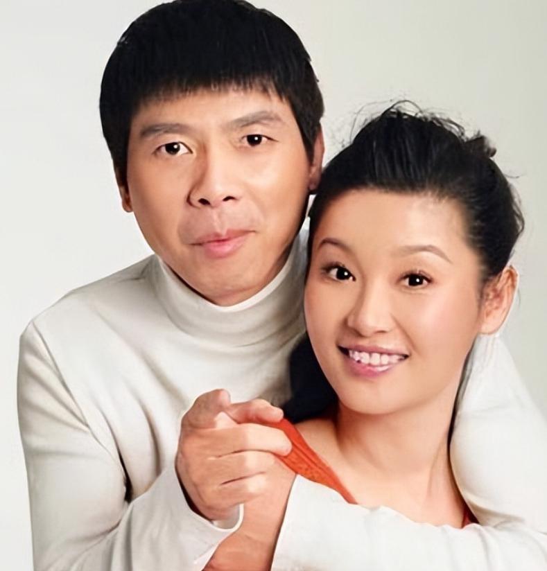 冯小刚导演最近被传病危移民,徐帆崩溃放弃,这些传闻完全是杜撰的他 