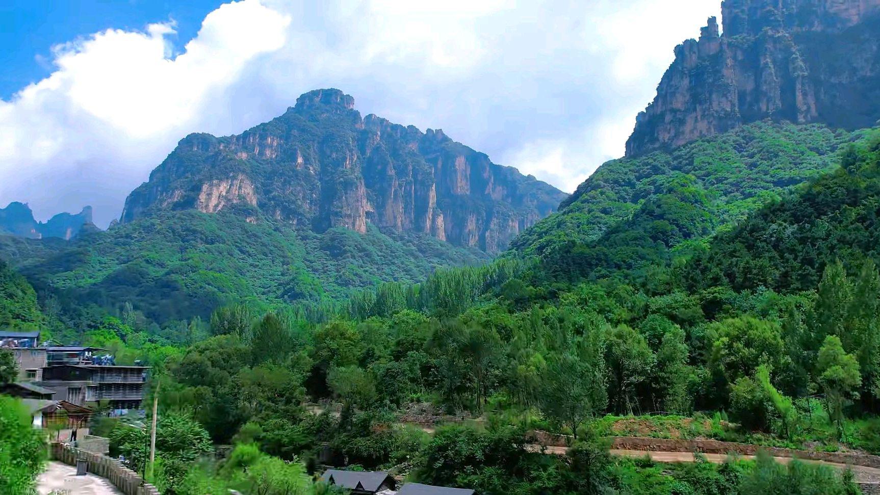 万仙山景区:探寻中国风景文化的瑰宝 万仙山景区位于河南省辉县市西北