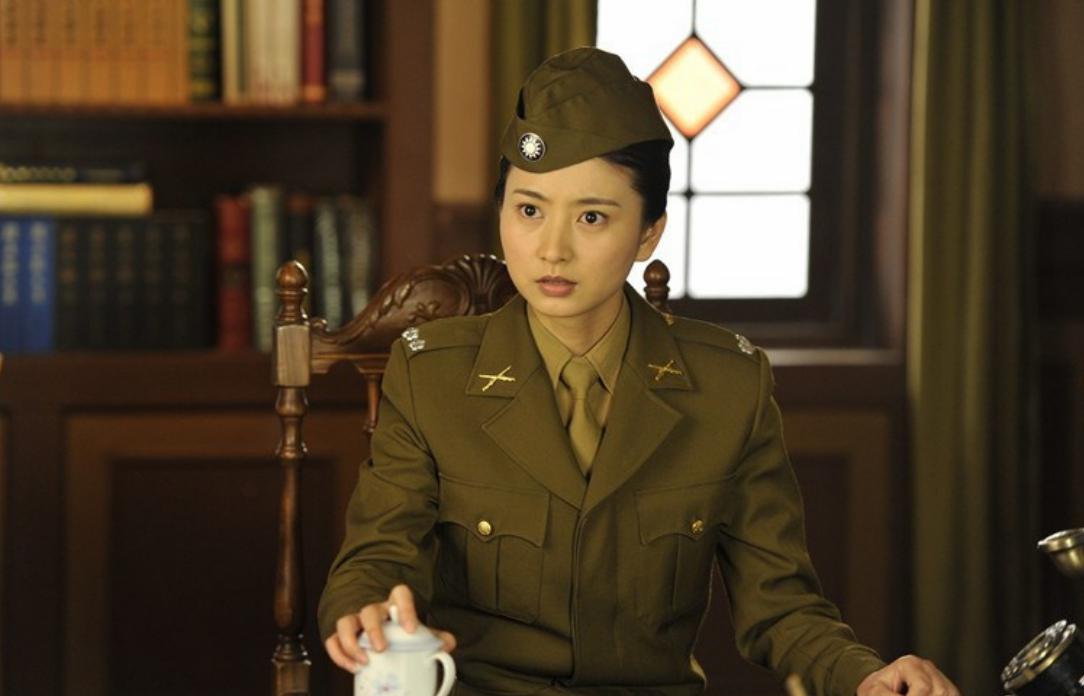 从当红女星到幸福人妻,澜曦的.@银河剪影少女的动态