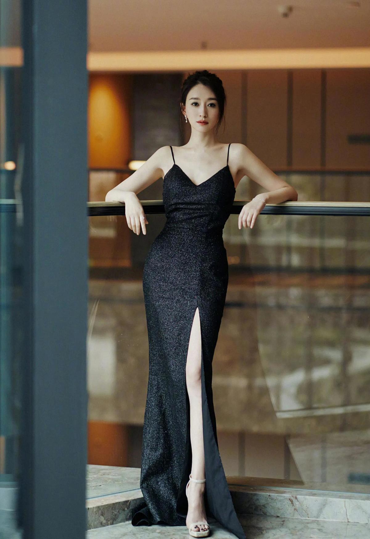 李小冉47岁仍光彩照人,娱乐圈的"人间水蜜桃",岁月不败真美人 在娱乐