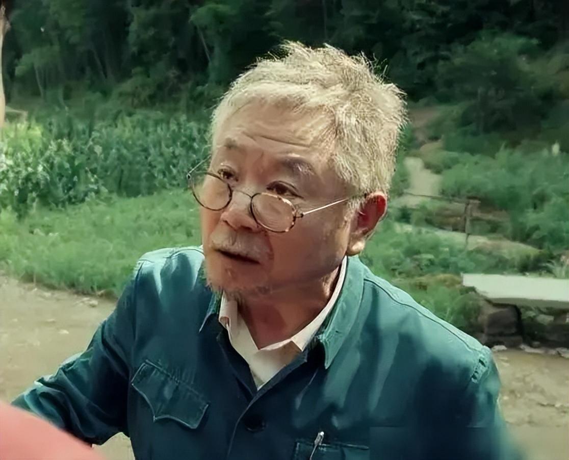 展现了教科书一般的演技,范伟在电影《最后一课》中的表演,让观众潸然