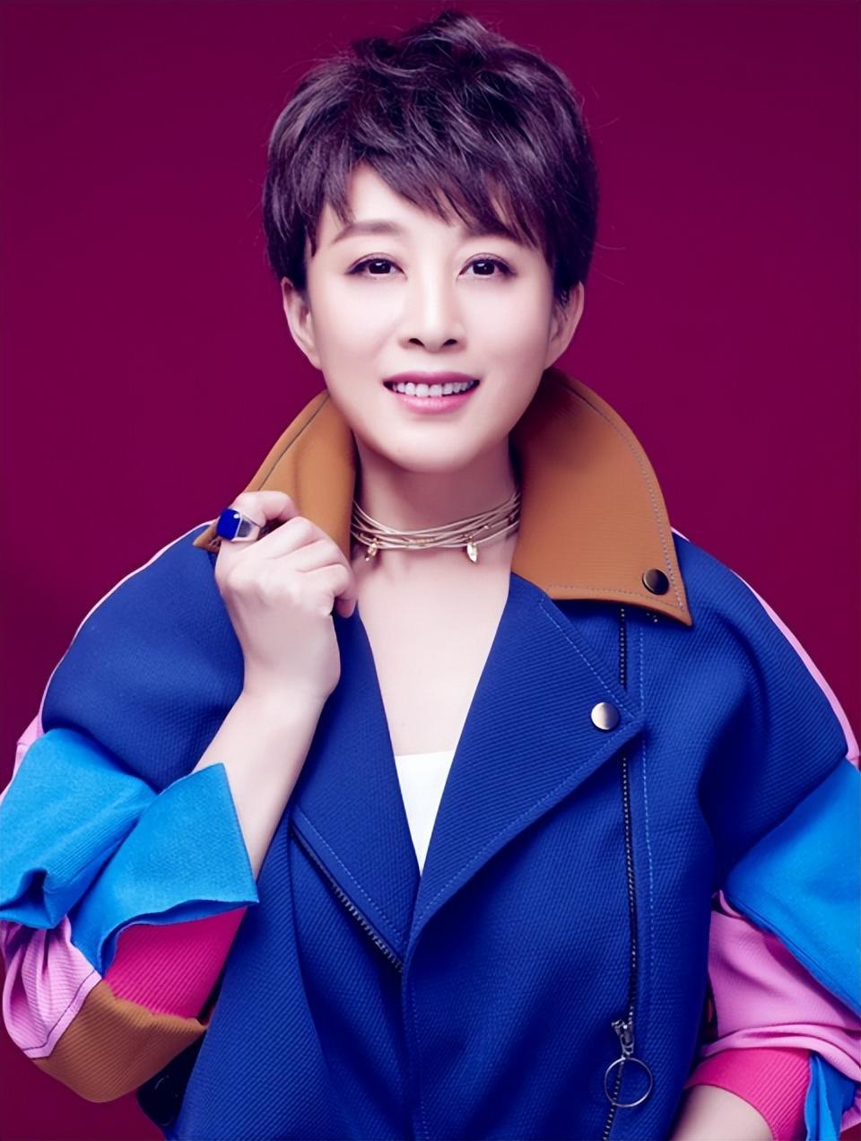 赵倩:30年演艺路 赵倩是一位演技出众的演员,出道30年零绯闻,嫁小丈夫