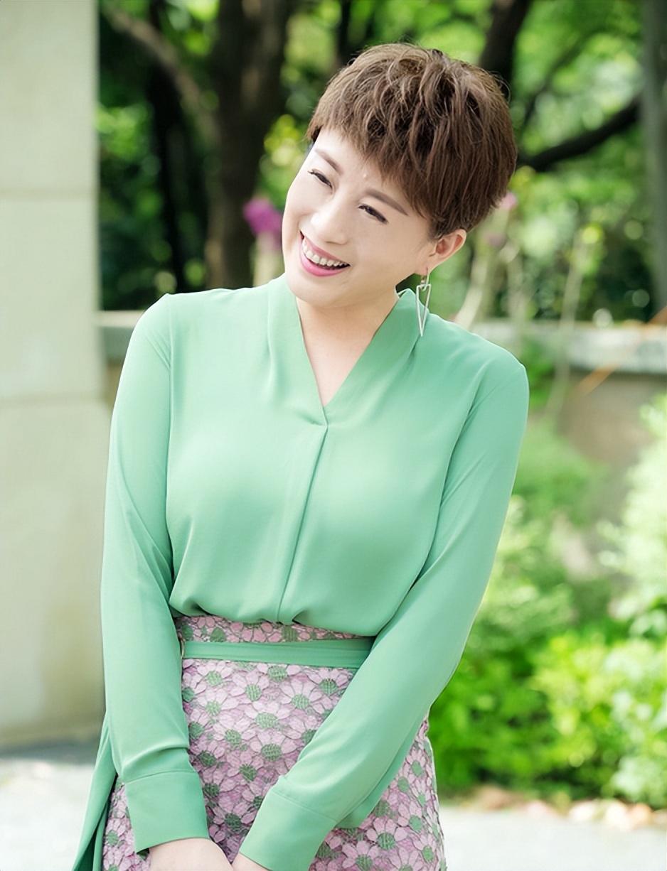 赵倩:30年演艺路 赵倩是一位演技出众的演员,出道30年零绯闻,嫁小丈夫