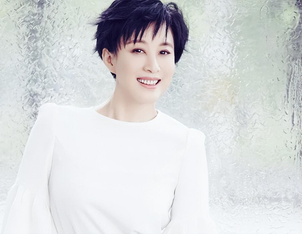 赵倩:30年演艺路 赵倩是一位.@疯狂小咩娱的动态