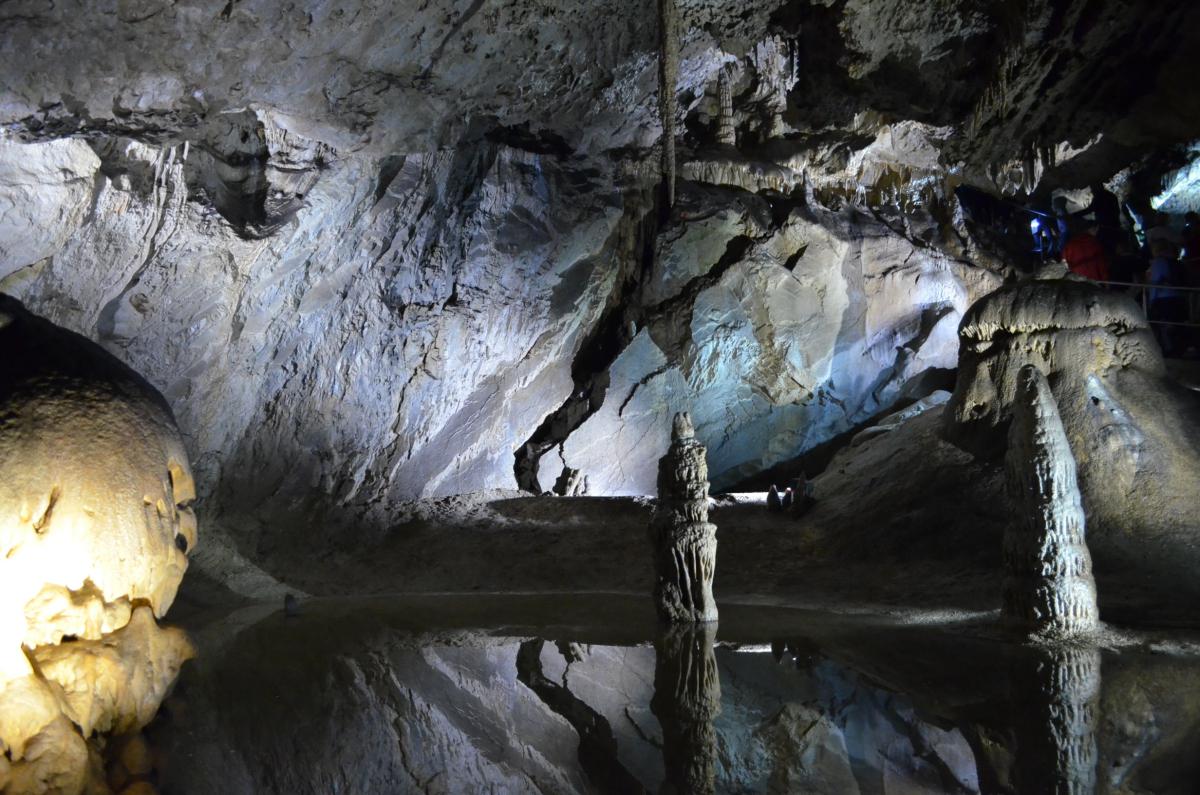 探寻黄崖洞:自然与历史的交织之美 黄崖洞,位于山西