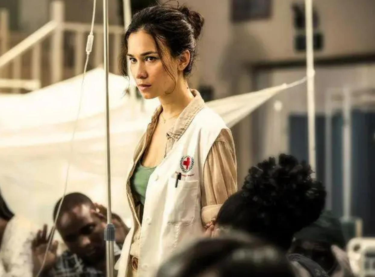 战狼2》女主风波:吴京果断换角成就爆款,徐嘉雯错失良机引深思 战狼2