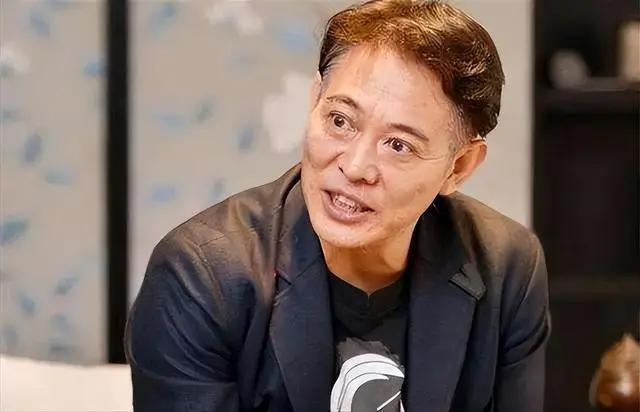 陈道明近况曝光:白发与皱纹背后的娱乐市场变迁 陈道明,这位在中国